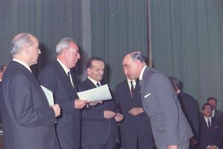 Intervento del Presidente della Repubblica Giuseppe Saragat alla cerimonia per il conferimento delle Stelle al Merito ai nuovi Maestri del Lavoro EUR, Palazzo della civiltà del lavoro