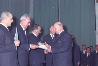 Intervento del Presidente della Repubblica Giuseppe Saragat alla cerimonia per il conferimento delle Stelle al Merito ai nuovi Maestri del Lavoro EUR, Palazzo della civiltà del lavoro