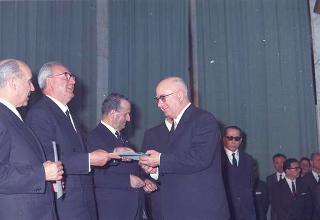 Intervento del Presidente della Repubblica Giuseppe Saragat alla cerimonia per il conferimento delle Stelle al Merito ai nuovi Maestri del Lavoro EUR, Palazzo della civiltà del lavoro