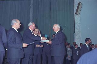 Intervento del Presidente della Repubblica Giuseppe Saragat alla cerimonia per il conferimento delle Stelle al Merito ai nuovi Maestri del Lavoro EUR, Palazzo della civiltà del lavoro