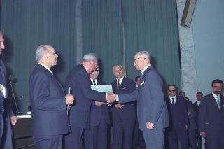 Intervento del Presidente della Repubblica Giuseppe Saragat alla cerimonia per il conferimento delle Stelle al Merito ai nuovi Maestri del Lavoro EUR, Palazzo della civiltà del lavoro