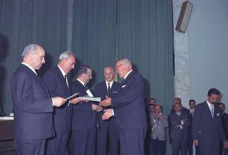 Intervento del Presidente della Repubblica Giuseppe Saragat alla cerimonia per il conferimento delle Stelle al Merito ai nuovi Maestri del Lavoro EUR, Palazzo della civiltà del lavoro