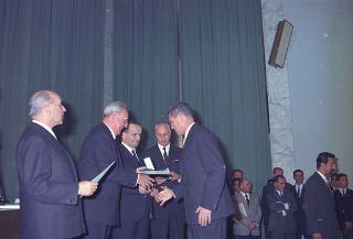 Intervento del Presidente della Repubblica Giuseppe Saragat alla cerimonia per il conferimento delle Stelle al Merito ai nuovi Maestri del Lavoro EUR, Palazzo della civiltà del lavoro