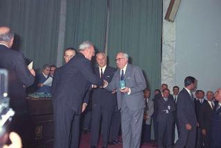 Intervento del Presidente della Repubblica Giuseppe Saragat alla cerimonia per il conferimento delle Stelle al Merito ai nuovi Maestri del Lavoro EUR, Palazzo della civiltà del lavoro