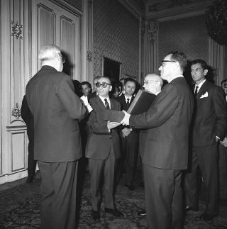 Visita di omaggio al Presidente della Repubblica Giuseppe Saragat di Marcello Boldrini, Presidente dell'ENI, con gli allievi della Scuola di studi superiori sugli idrocarburi "Enrico Mattei"