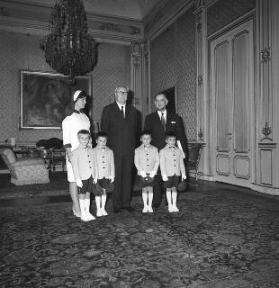 Visita di omaggio al Presidente della Repubblica Giuseppe Saragat del Grand Ufficiale Armando Furlanis, operatore economico da Portogruaro, accompagnato dai suoi quattro gemelli