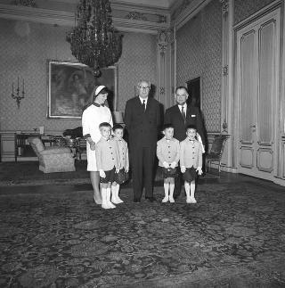 Visita di omaggio al Presidente della Repubblica Giuseppe Saragat del Grand Ufficiale Armando Furlanis, operatore economico da Portogruaro, accompagnato dai suoi quattro gemelli