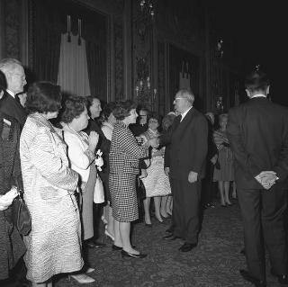 Il Presidente della Repubblica Giuseppe Saragat riceve in udienza Giudice Juvenal Marchisio, Presidente dell'"American Committee on Italian Migration", con i delegati al V Simposio del Comitato medesimo