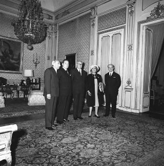 Il Presidente della Repubblica Giuseppe Saragat riceve in udienza il Sen. Antonio Bonadies, Presidente dell'Associazione italo-svizzera di cultura