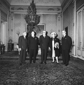 Il Presidente della Repubblica Giuseppe Saragat riceve in udienza il Sen. Antonio Bonadies, Presidente dell'Associazione italo-svizzera di cultura