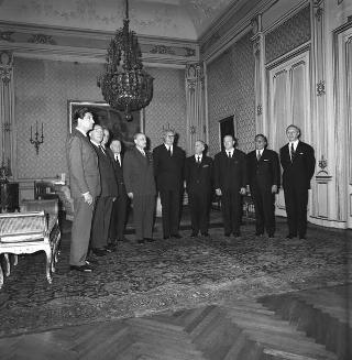 Il Presidente della Repubblica Giuseppe Saragat riceve in udienza il Generale  di Corpo d'Armata Luigi Chatrian, Presidente dell'Opera nazionale orfani di guerra, con la Giunta esecutiva