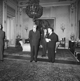 Il Presidente della Repubblica Giuseppe Saragat riceve in udienza Cesare Matteini, Presidente dell'Ente autonomo Mostra mercato nazionale dell'artigianato, con il Consiglio di amministrazione
