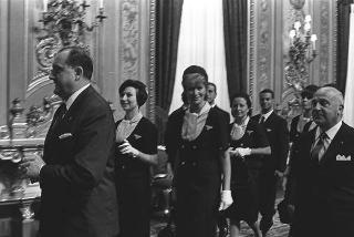 Il Presidente della Repubblica Giuseppe Saragat riceve Nicolò Carandini, Presidente dell'Alitalia, con dirigenti ed equipaggi dell'Alitalia impegnati per i viaggi all'estero del Presidente durante il 1965, con la consegna di diplomi di onorificenze e medaglie ricordo.