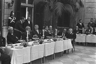 Ricevimento offerto dal Presidente della Repubblica Giuseppe Saragat al Corpo Diplomatico per il ventesimo anniversario della fondazione della Repubblica