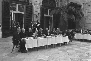 Ricevimento offerto dal Presidente della Repubblica Giuseppe Saragat al Corpo Diplomatico per il ventesimo anniversario della fondazione della Repubblica