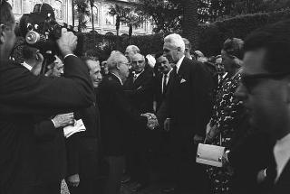 Ricevimento offerto dal Presidente della Repubblica Giuseppe Saragat al Corpo Diplomatico per il ventesimo anniversario della fondazione della Repubblica