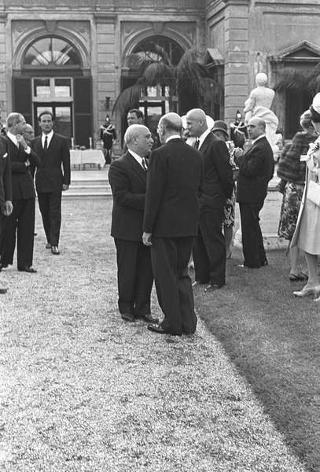 Ricevimento offerto dal Presidente della Repubblica Giuseppe Saragat al Corpo Diplomatico per il ventesimo anniversario della fondazione della Repubblica