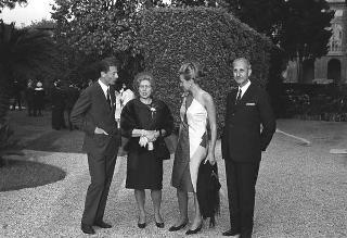 Ricevimento offerto dal Presidente della Repubblica Giuseppe Saragat al Corpo Diplomatico per il ventesimo anniversario della fondazione della Repubblica