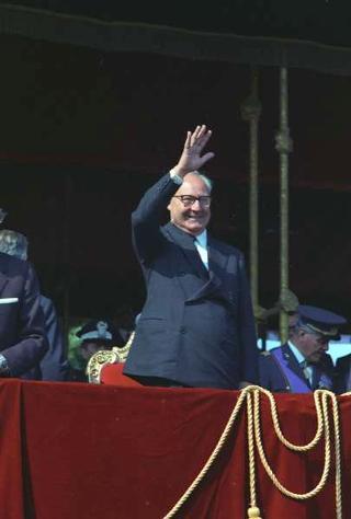 Deposizione di una corona di alloro al Sacello del Milite Ignoto all'Altare della Patria da parte del Presidente della Repubblica Giuseppe Saragat e la sua partecipazione alla Rivista Militare in occasione della Festa della Repubblica