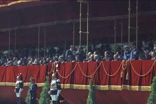 Deposizione di una corona di alloro al Sacello del Milite Ignoto all'Altare della Patria da parte del Presidente della Repubblica Giuseppe Saragat e la sua partecipazione alla Rivista Militare in occasione della Festa della Repubblica