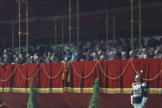 Deposizione di una corona di alloro al Sacello del Milite Ignoto all'Altare della Patria da parte del Presidente della Repubblica Giuseppe Saragat e la sua partecipazione alla Rivista Militare in occasione della Festa della Repubblica