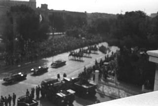 Deposizione di una corona di alloro al Sacello del Milite Ignoto all'Altare della Patria da parte del Presidente della Repubblica Giuseppe Saragat e la sua partecipazione alla Rivista Militare in occasione della Festa della Repubblica