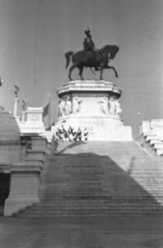 Deposizione di una corona di alloro al Sacello del Milite Ignoto all'Altare della Patria da parte del Presidente della Repubblica Giuseppe Saragat e la sua partecipazione alla Rivista Militare in occasione della Festa della Repubblica