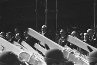 Deposizione di una corona di alloro al Sacello del Milite Ignoto all'Altare della Patria da parte del Presidente della Repubblica Giuseppe Saragat e la sua partecipazione alla Rivista Militare in occasione della Festa della Repubblica