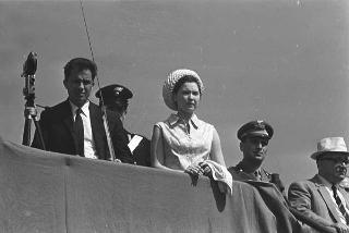 Deposizione di una corona di alloro al Sacello del Milite Ignoto all'Altare della Patria da parte del Presidente della Repubblica Giuseppe Saragat e la sua partecipazione alla Rivista Militare in occasione della Festa della Repubblica