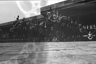 Deposizione di una corona di alloro al Sacello del Milite Ignoto all'Altare della Patria da parte del Presidente della Repubblica Giuseppe Saragat e la sua partecipazione alla Rivista Militare in occasione della Festa della Repubblica