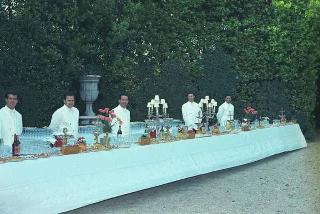 Ricevimento offerto dal Presidente della Repubblica Giuseppe Saragat nei giardini del Quirinale per il ventesimo anniversario della fondazione della Repubblica