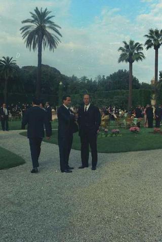 Ricevimento offerto dal Presidente della Repubblica Giuseppe Saragat nei giardini del Quirinale per il ventesimo anniversario della fondazione della Repubblica