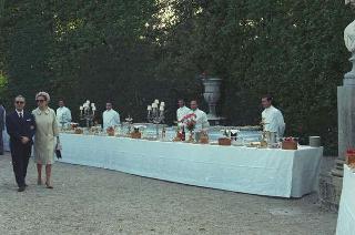 Ricevimento offerto dal Presidente della Repubblica Giuseppe Saragat nei giardini del Quirinale per il ventesimo anniversario della fondazione della Repubblica