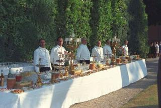 Ricevimento offerto dal Presidente della Repubblica Giuseppe Saragat nei giardini del Quirinale per il ventesimo anniversario della fondazione della Repubblica