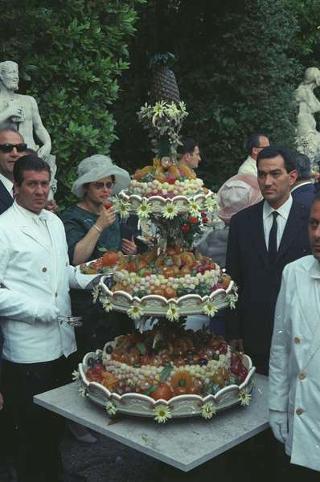 Ricevimento offerto dal Presidente della Repubblica Giuseppe Saragat nei giardini del Quirinale per il ventesimo anniversario della fondazione della Repubblica