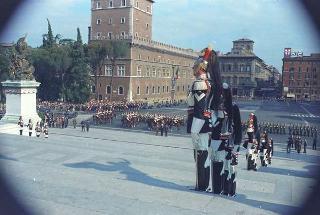 Ricevimento offerto dal Presidente della Repubblica Giuseppe Saragat nei giardini del Quirinale per il ventesimo anniversario della fondazione della Repubblica