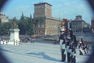 Ricevimento offerto dal Presidente della Repubblica Giuseppe Saragat nei giardini del Quirinale per il ventesimo anniversario della fondazione della Repubblica