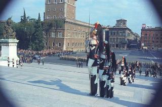 Ricevimento offerto dal Presidente della Repubblica Giuseppe Saragat nei giardini del Quirinale per il ventesimo anniversario della fondazione della Repubblica
