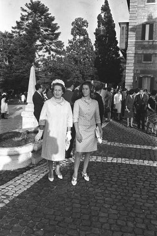 Ricevimento offerto dal Presidente della Repubblica Giuseppe Saragat nei giardini del Quirinale per il ventesimo anniversario della fondazione della Repubblica