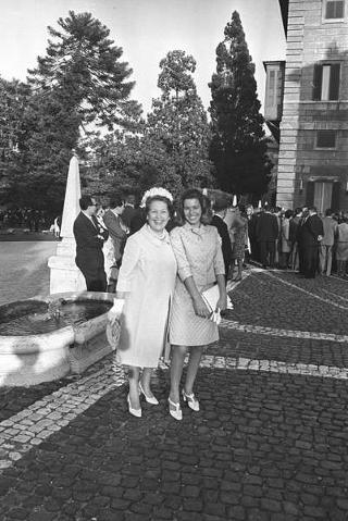 Ricevimento offerto dal Presidente della Repubblica Giuseppe Saragat nei giardini del Quirinale per il ventesimo anniversario della fondazione della Repubblica