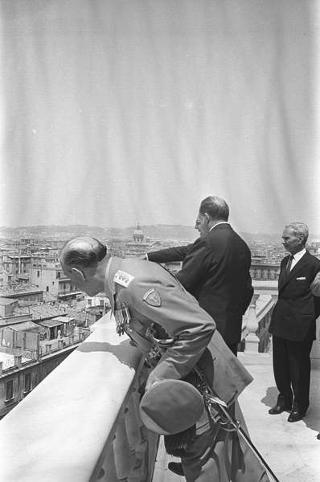 Ricevimento offerto dal Presidente della Repubblica Giuseppe Saragat nei giardini del Quirinale per il ventesimo anniversario della fondazione della Repubblica