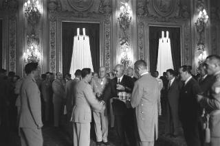 Ricevimento offerto dal Presidente della Repubblica Giuseppe Saragat nei giardini del Quirinale per il ventesimo anniversario della fondazione della Repubblica