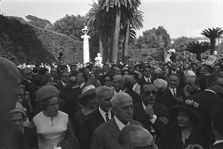 Ricevimento offerto dal Presidente della Repubblica Giuseppe Saragat nei giardini del Quirinale per il ventesimo anniversario della fondazione della Repubblica