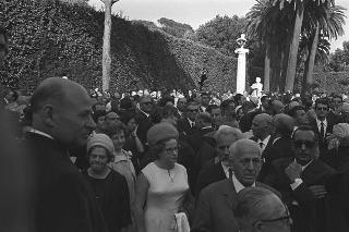 Ricevimento offerto dal Presidente della Repubblica Giuseppe Saragat nei giardini del Quirinale per il ventesimo anniversario della fondazione della Repubblica