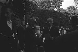 Ricevimento offerto dal Presidente della Repubblica Giuseppe Saragat nei giardini del Quirinale per il ventesimo anniversario della fondazione della Repubblica