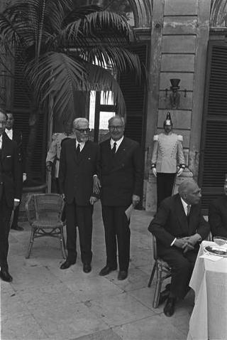 Ricevimento offerto dal Presidente della Repubblica Giuseppe Saragat nei giardini del Quirinale per il ventesimo anniversario della fondazione della Repubblica