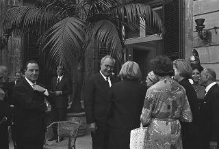 Ricevimento offerto dal Presidente della Repubblica Giuseppe Saragat nei giardini del Quirinale per il ventesimo anniversario della fondazione della Repubblica