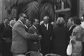 Ricevimento offerto dal Presidente della Repubblica Giuseppe Saragat nei giardini del Quirinale per il ventesimo anniversario della fondazione della Repubblica