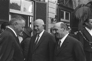 Ricevimento offerto dal Presidente della Repubblica Giuseppe Saragat nei giardini del Quirinale per il ventesimo anniversario della fondazione della Repubblica