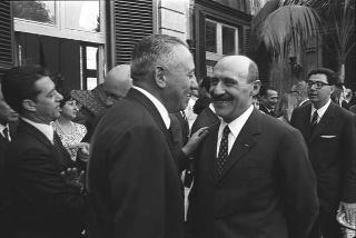 Ricevimento offerto dal Presidente della Repubblica Giuseppe Saragat nei giardini del Quirinale per il ventesimo anniversario della fondazione della Repubblica